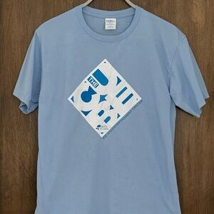 Port & Company The Cube unisex baby blue 100% cotton graphic T-shirt, size M